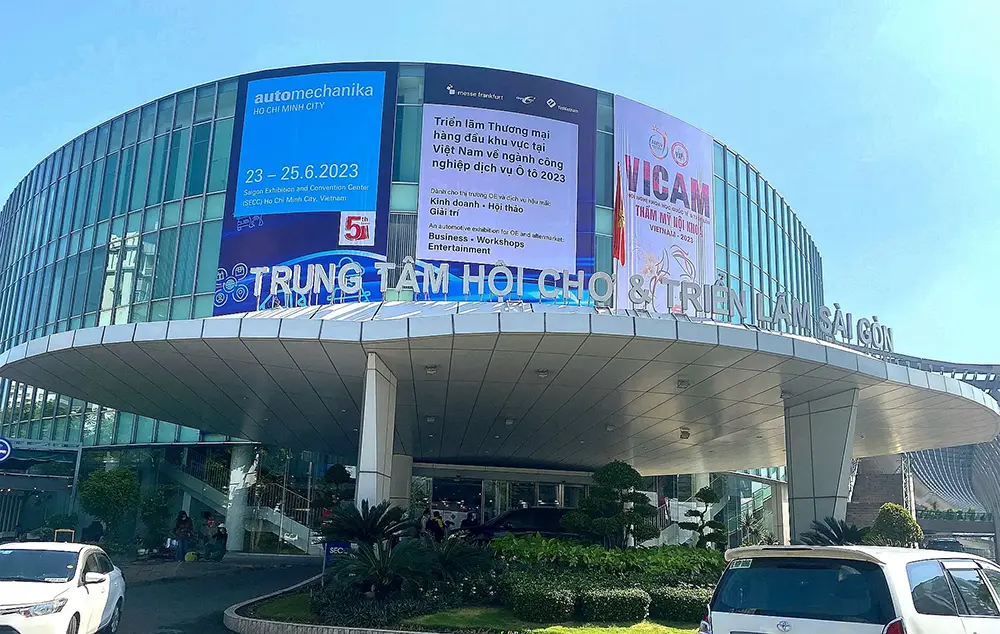 „Luxfighter Car LED“ priekinis žibintas 2023 Automechanika Ho Chi Minh miestas